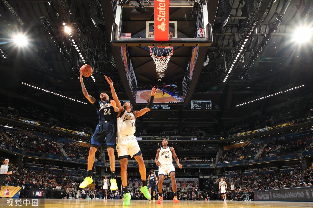 他面对一位 他面对一位