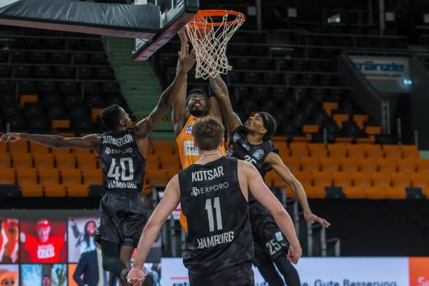 能够迅速与 能够迅速与